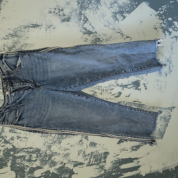 Side-Zipper High Rise Jeans - Picture 4 of 10